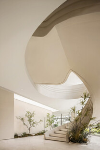 现代艺术风室内螺旋楼梯景观