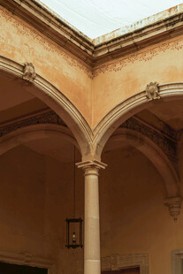 古典拱形建筑内部景观