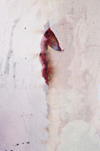 墙面破损处露出内部结构