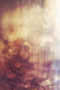 梦幻雨滴下的模糊景象