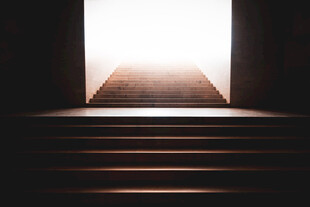 通往光明的阶梯