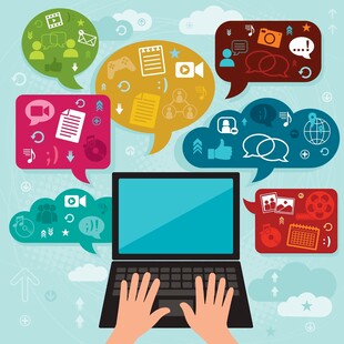 电脑前的网络社交互动