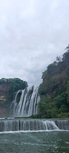 贵州黄果树壮观瀑布下的山水景致