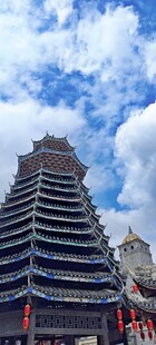 贵州黄果树小七孔古色古塔映蓝天