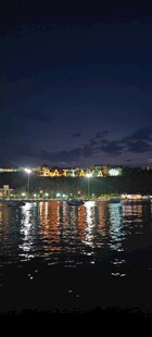 泰国曼谷芭夜晚城市水边美丽倒影