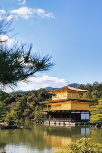 日本金阁寺湖畔美景