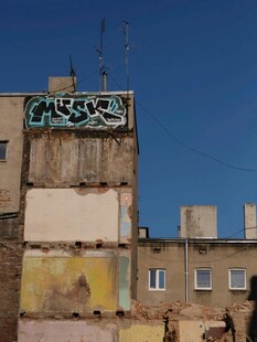 老旧建筑上的涂鸦艺术