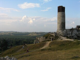 山顶古老烟囱景观