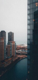 城市河畔高楼景观