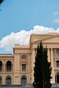 古典风格宏伟建筑外观