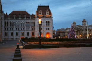 布达佩斯议会大厦夜景
