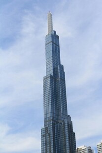 高耸入云的摩天大楼