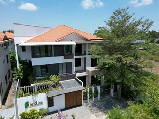 现代两层别墅外观景观