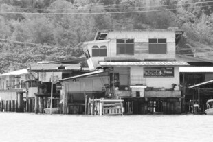 老旧街边建筑群