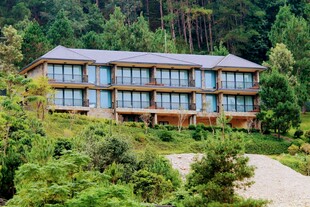 山林间的现代风 度假屋