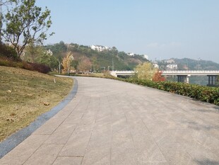 蜿蜒的户外休闲步道