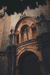 古老欧式建筑拱门特写