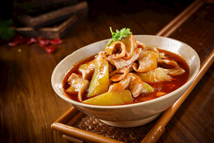 香辣鱿鱼土豆碗中佳肴