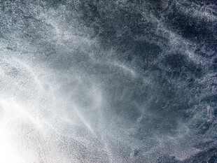 天空中的梦幻云层景象