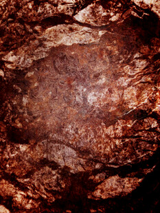 粗糙纹理的棕褐色岩石表面