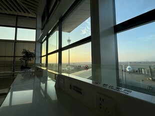 高层办公室的窗外美景