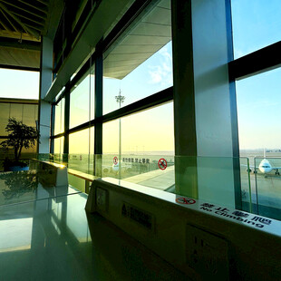 现代宽敞室内观景空间