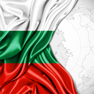 飘扬的保加利亚国旗