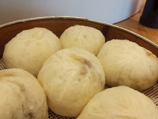 竹篮里的美味白面大馒头