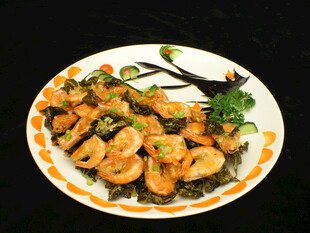 美味虾仁菜肴摆盘精致