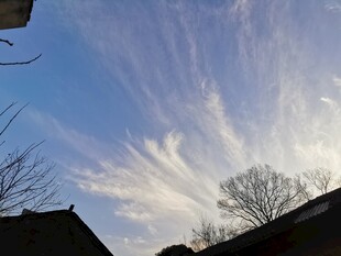 蓝天下的梦幻云彩景观