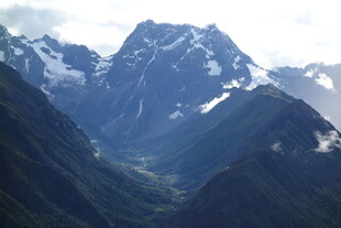 壮丽巍峨的雪山风光