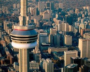 多伦多城市天际线中的高塔