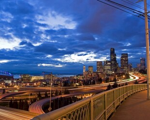 城市黄昏天际线美丽景观