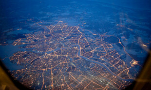 城市夜景俯瞰图