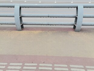 道路护栏近景