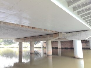 桥梁底部结构近景