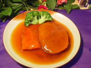 鲍汁扣萝卜配西兰花