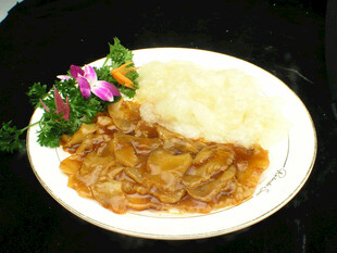 牛肉配土豆泥精致菜肴