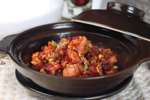 煲仔锅菜品钵仔菜豆辣蒸火鸡