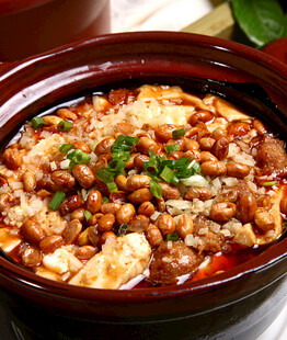 煲仔锅菜品灌灌豆花