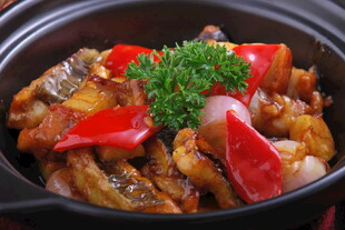 煲仔锅蒜汁火腩钳鱼煲