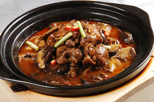 煲仔锅菜品红焖美洲雁