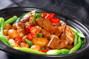 煲仔锅菜品煲仔牛蹄花