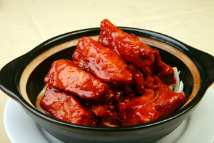 煲仔锅菜品红曲江南骨