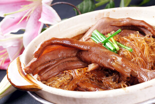 煲仔锅菜品干捞粉丝鸭掌