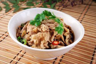 煲仔锅菜品肥牛豆腐煲