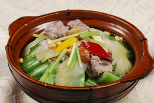 煲仔锅菜品黄豆凉瓜排骨煲