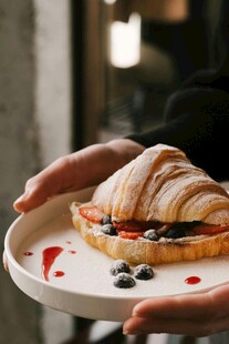 精致法式甜点展示