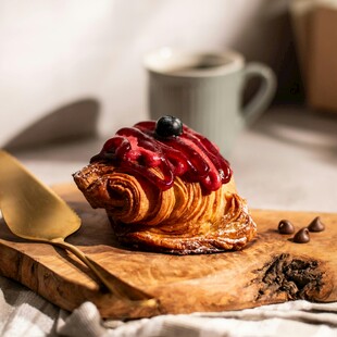 美味草莓酱面包配咖啡