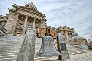宏伟古典建筑台阶景观